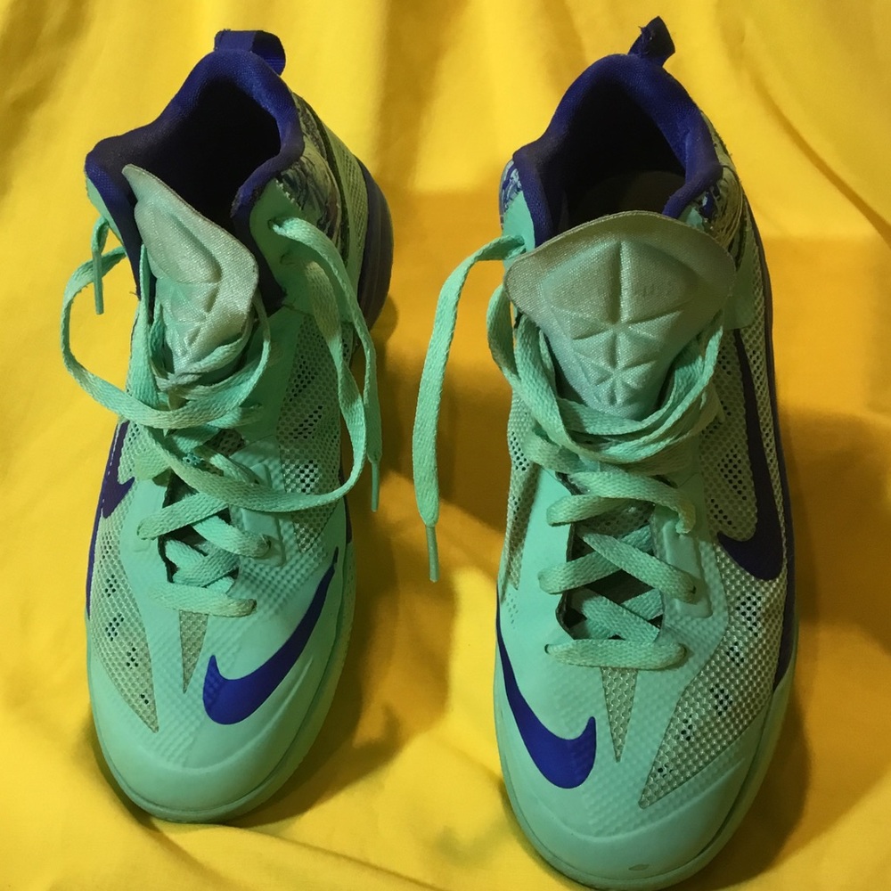 Nike Zoom hyperfuse basketball Kids' Teal and Blue Sneakers size 6Y